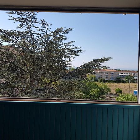 Appartement Avec Agreable Loggia Dans Residence Privee Fréjus Exterior photo